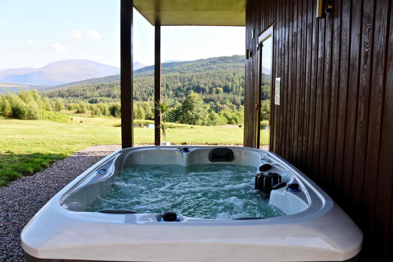 Frances' Sketch Pad With Hot Tub Apartment Fort William Exterior photo