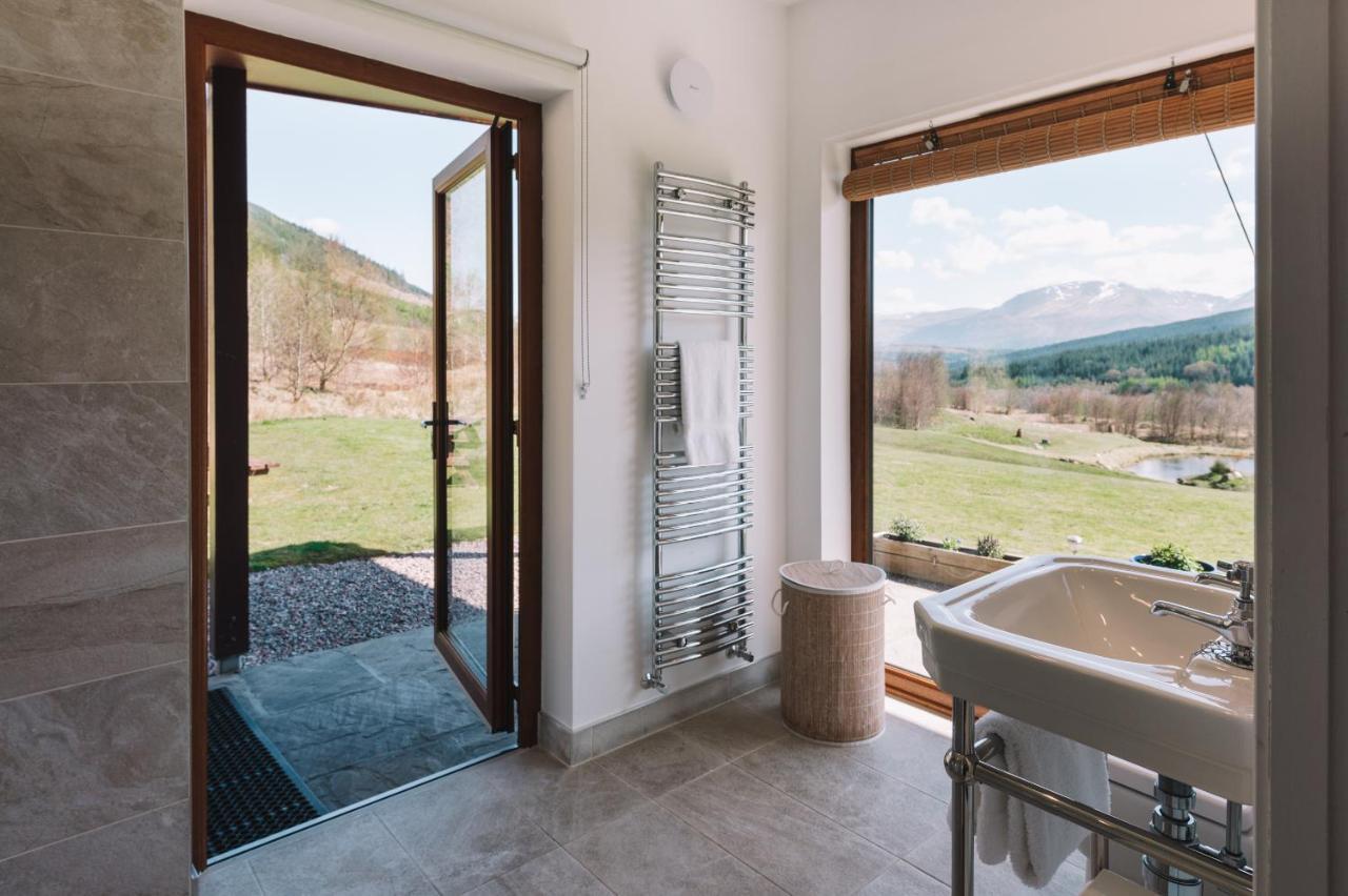 Frances' Sketch Pad With Hot Tub Apartment Fort William Exterior photo